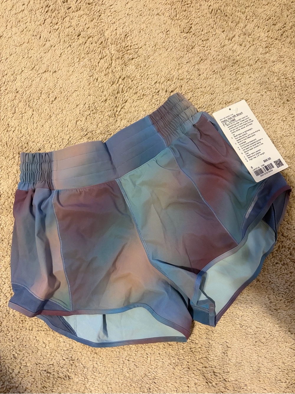 lululemon athletica hotty hot Shorts - Picture 2 of 4
